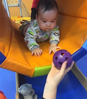 Chăm sóc đôi mắt cho bé - Các cột mốc thị lực của bé Chăm sóc đôi mắt cho bé - Các cột mốc thị lực của bé