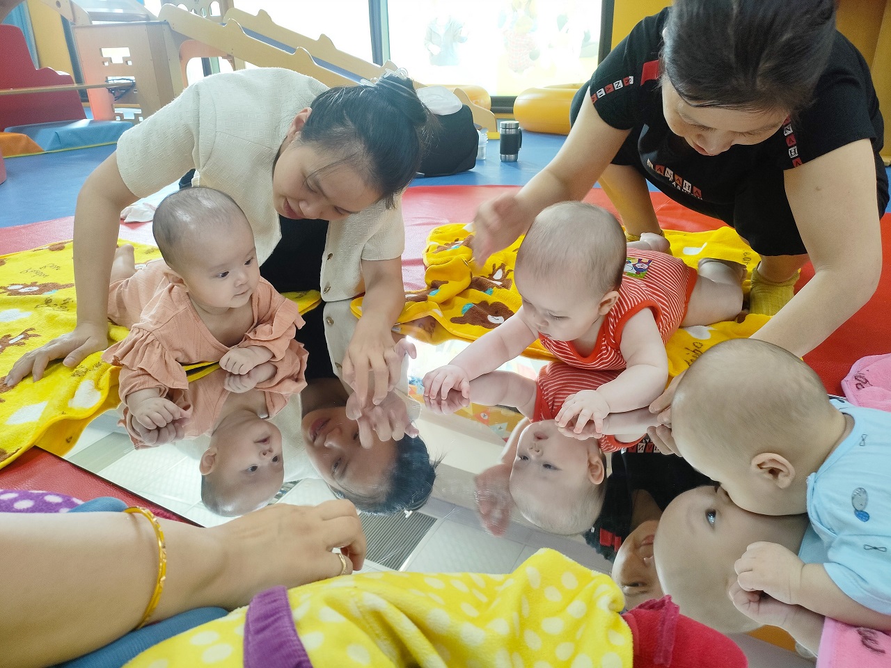 Kích Thích Thị Giác Cho Trẻ Sơ Sinh Đến 1 Tuổi
