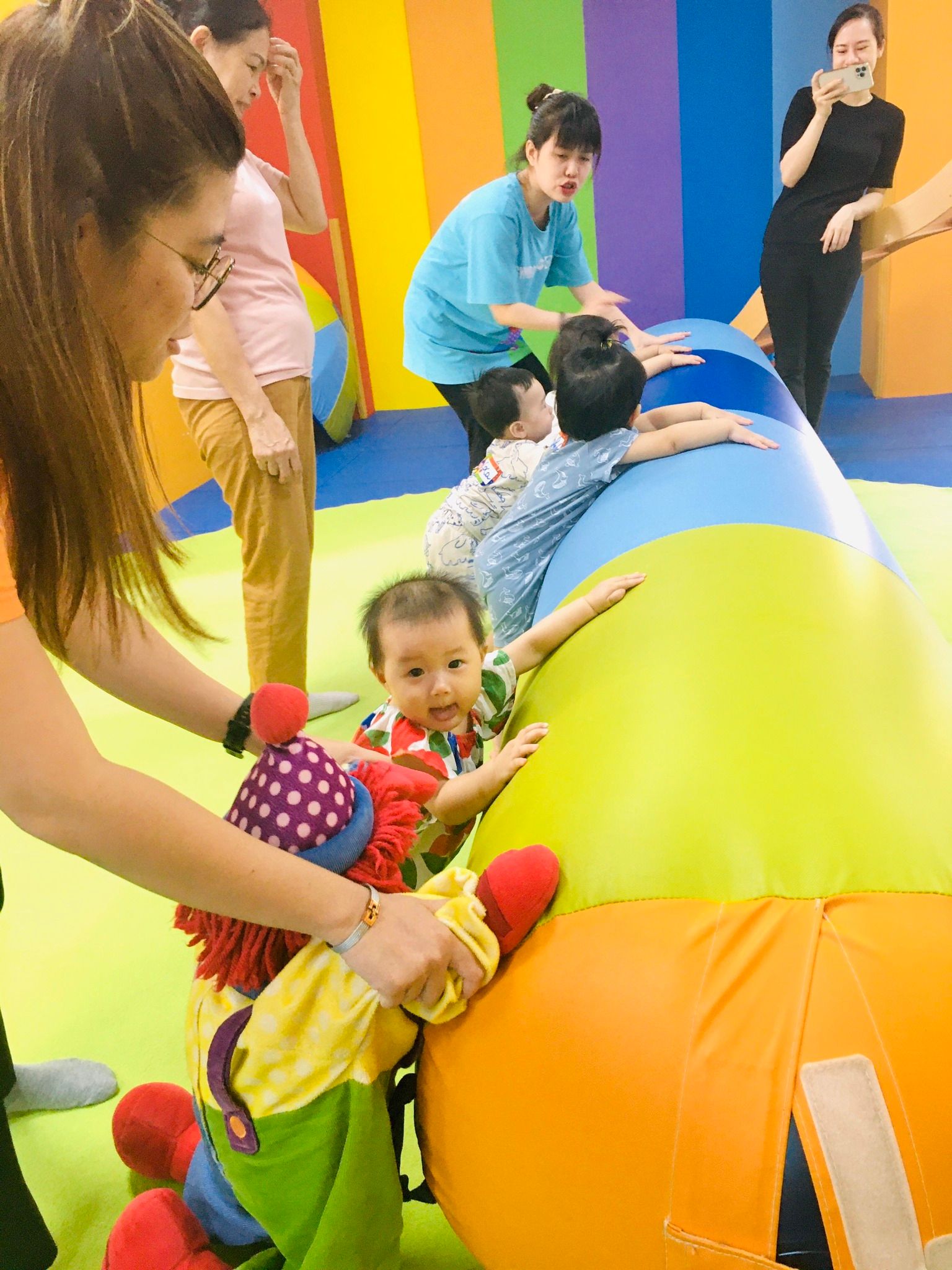 Dạy trẻ tập đi: Những điều cần biết Dạy trẻ tập đi: Những điều cần biết