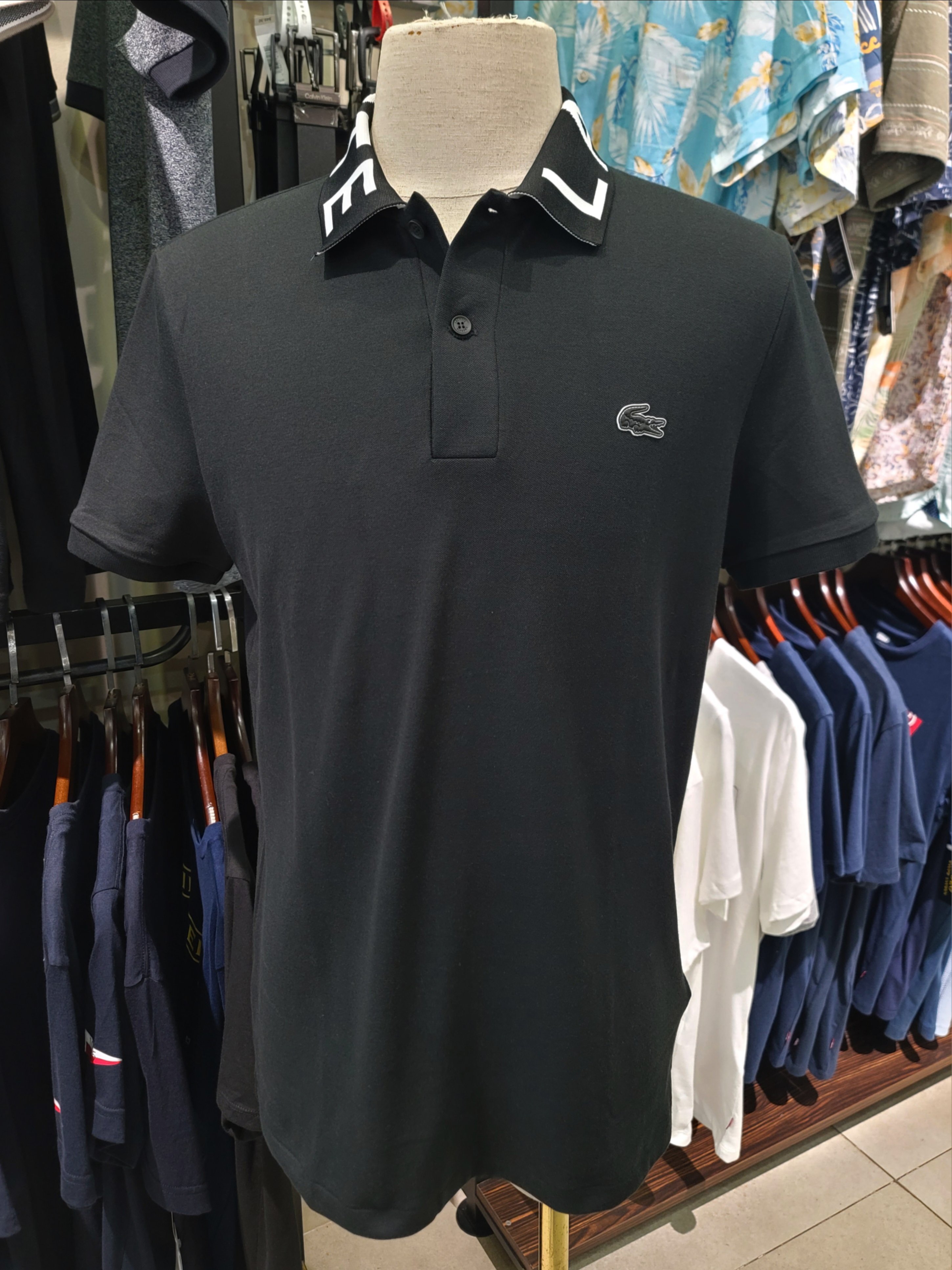 Polo Lacoste Slimfit đen cổ chữ