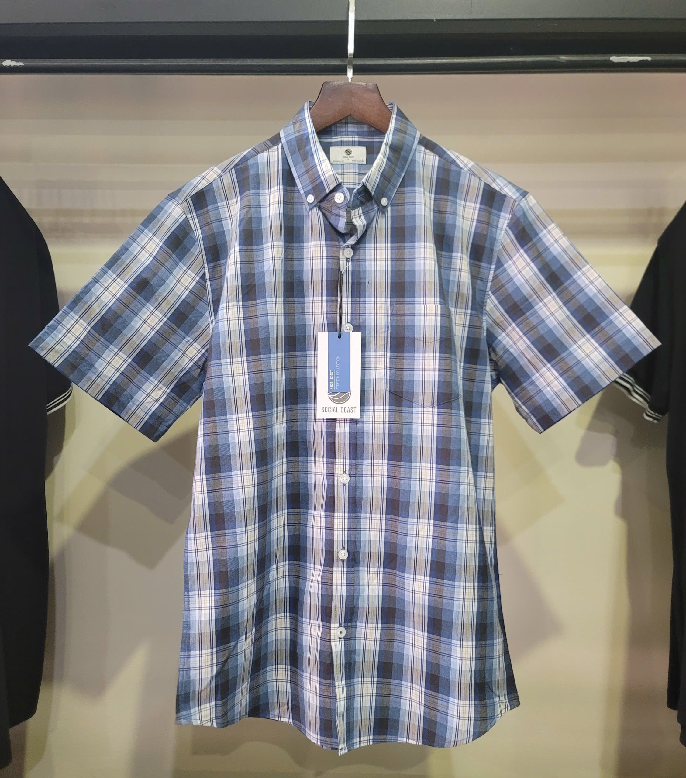 Sơ mi cộc tay Social Coast Men's Stretch Plaid Button Down - Off-white / Navy-Slate Blue