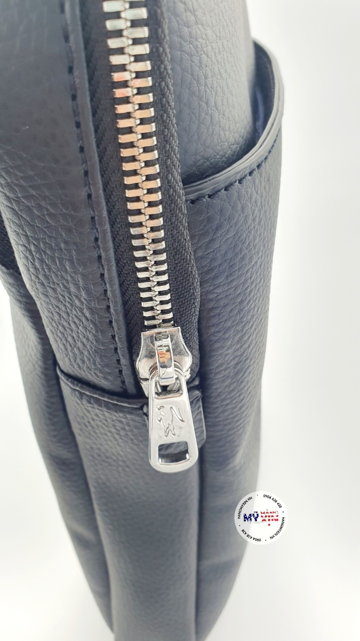 Túi Lacoste Gael Coated Canvas Slim Bag - Màu đen