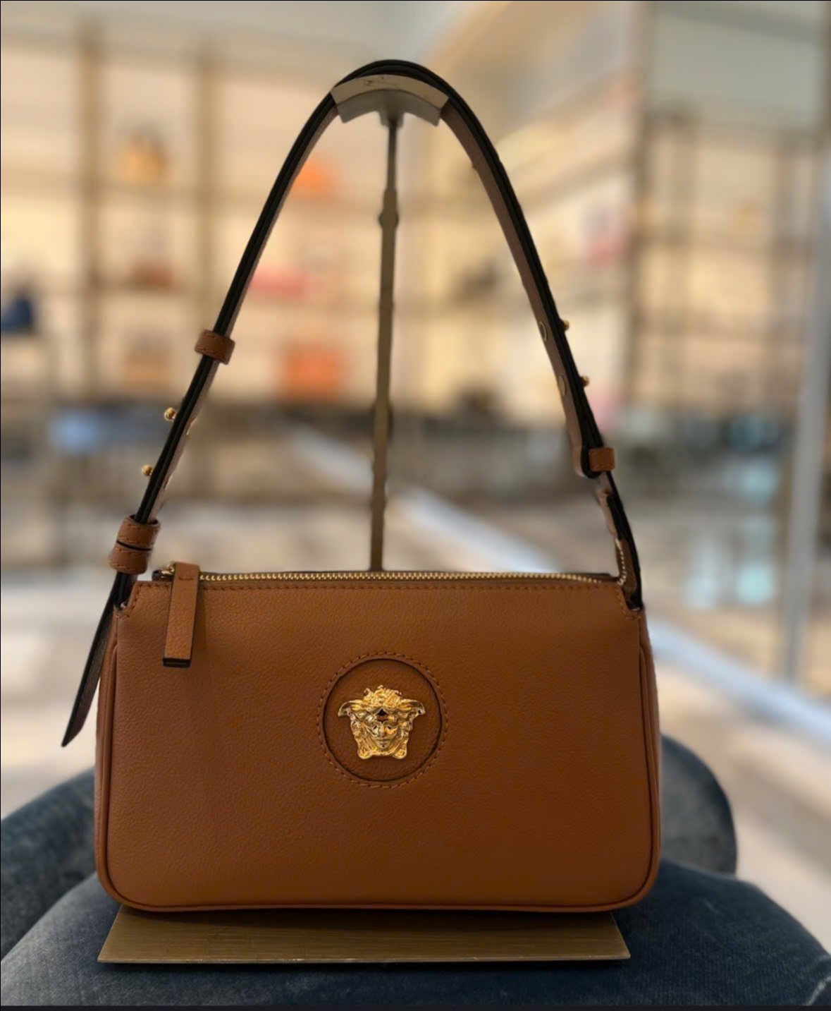 Túi đeo vai nữ Versace Vitello Shoulder Bag
