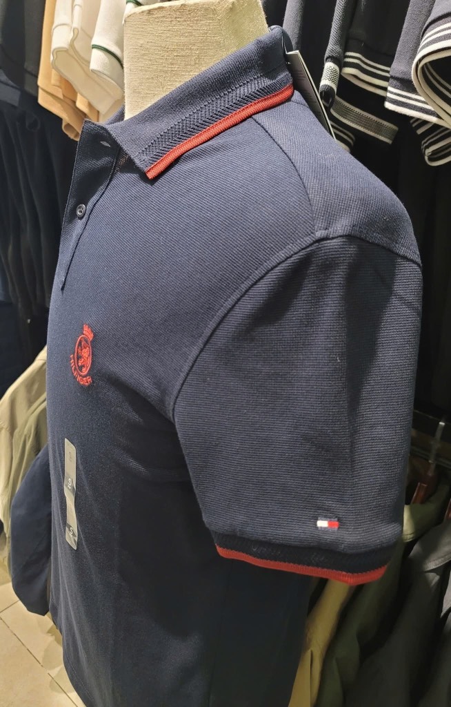 Polo Tommy Hilfiger with Embroidered Crest Design - Desert Sky