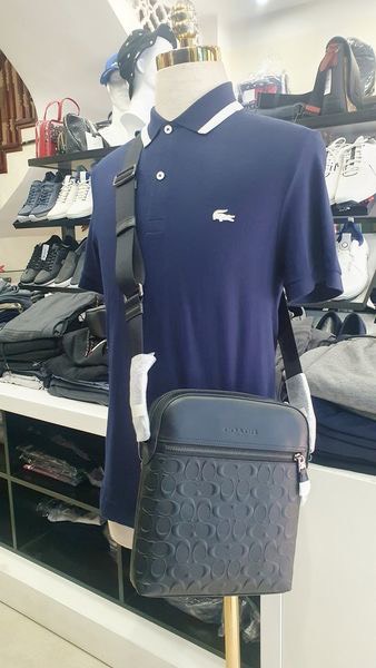 Túi đeo chéo nam Coach - Đen logo chữ C in nổi