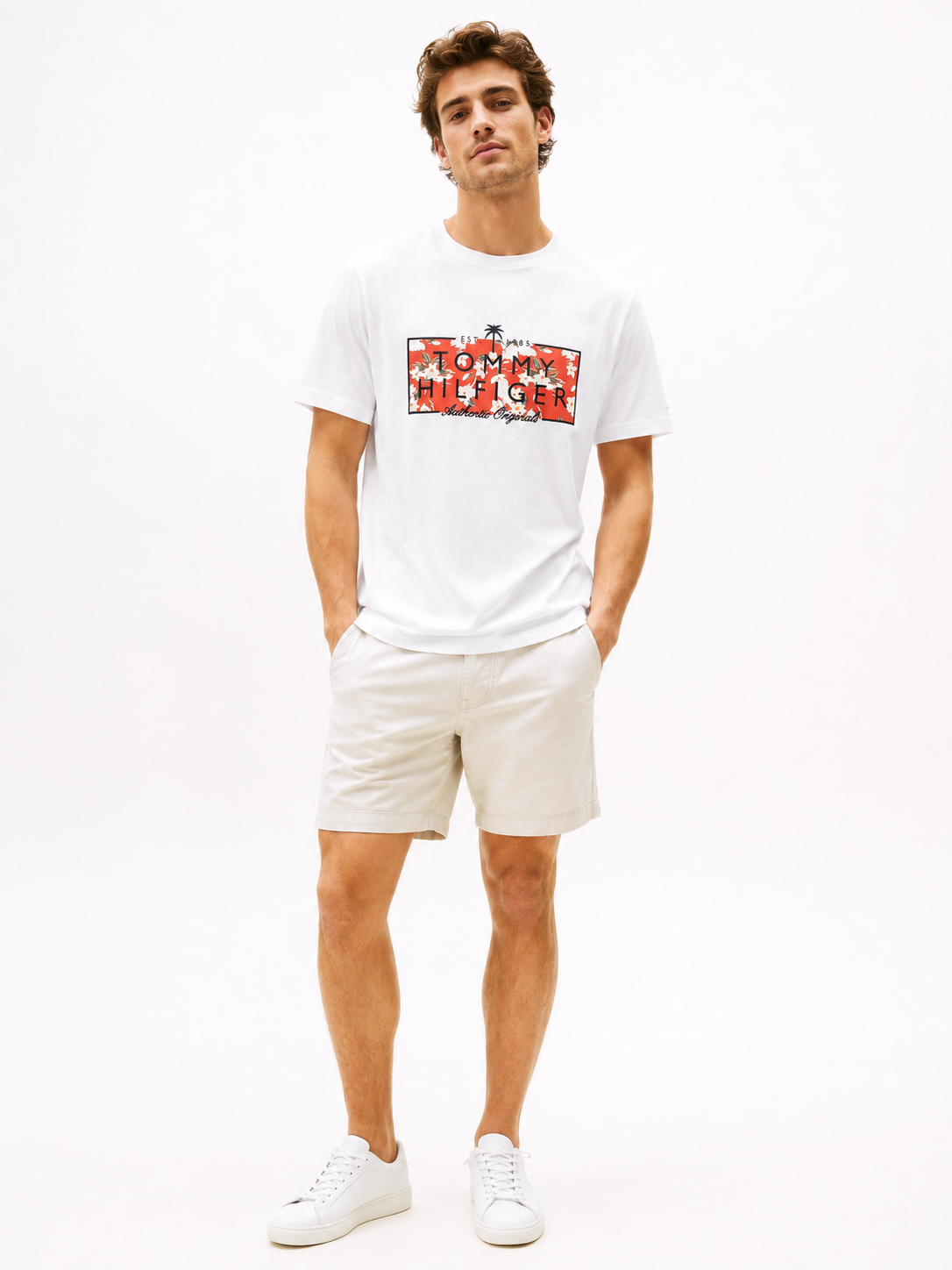 Thun Tommy Hifilger trắng họa tiết hoa nền đỏ