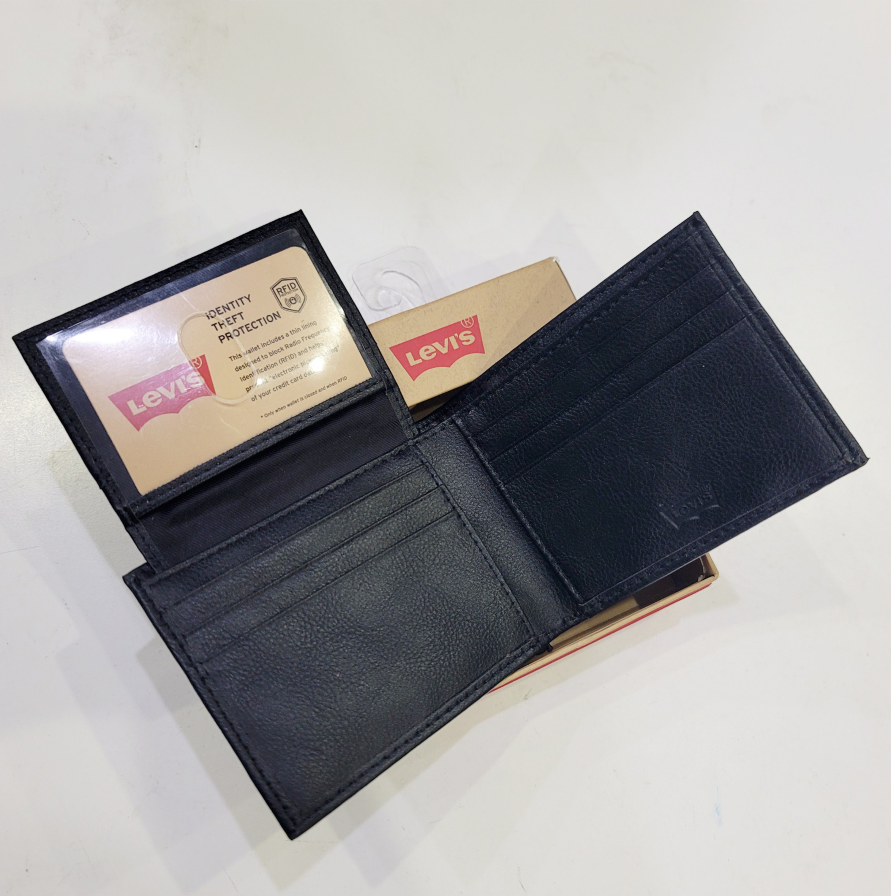 Ví Levi's đen sần logo Levi's