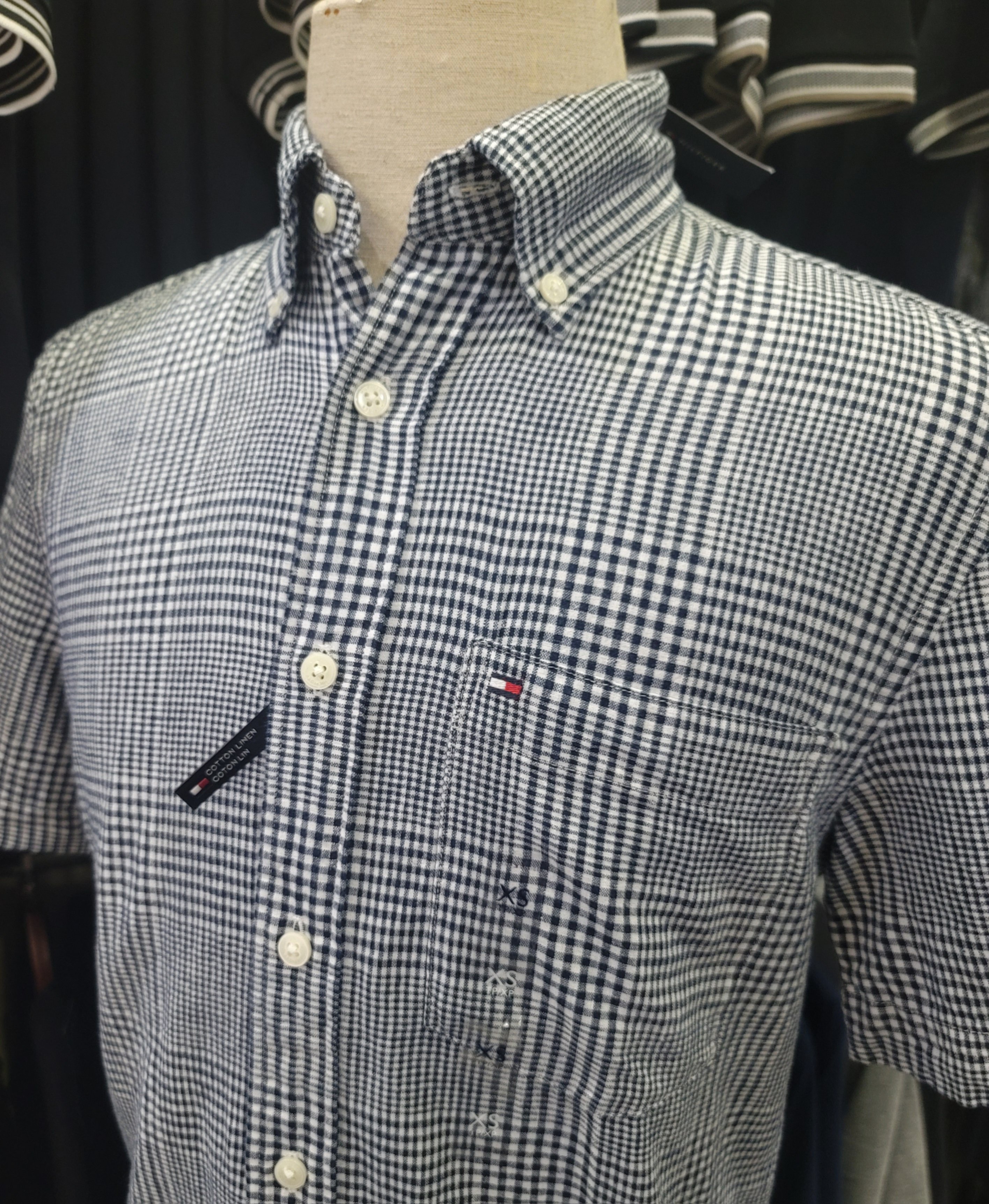 Sơ mi cộc tay Tommy caro đen trắng