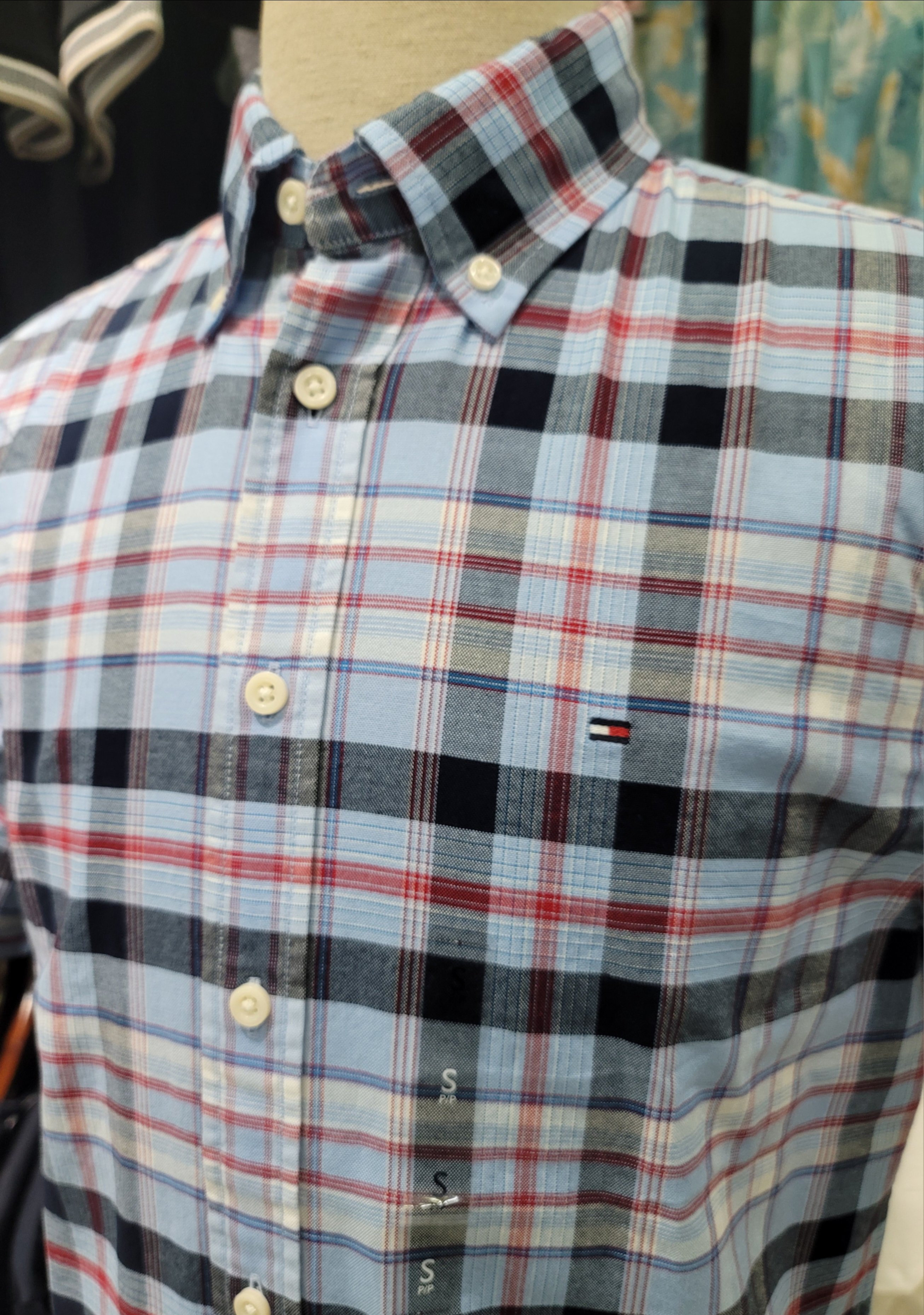 Sơ mi tommy caro xanh đỏ nhạt regular