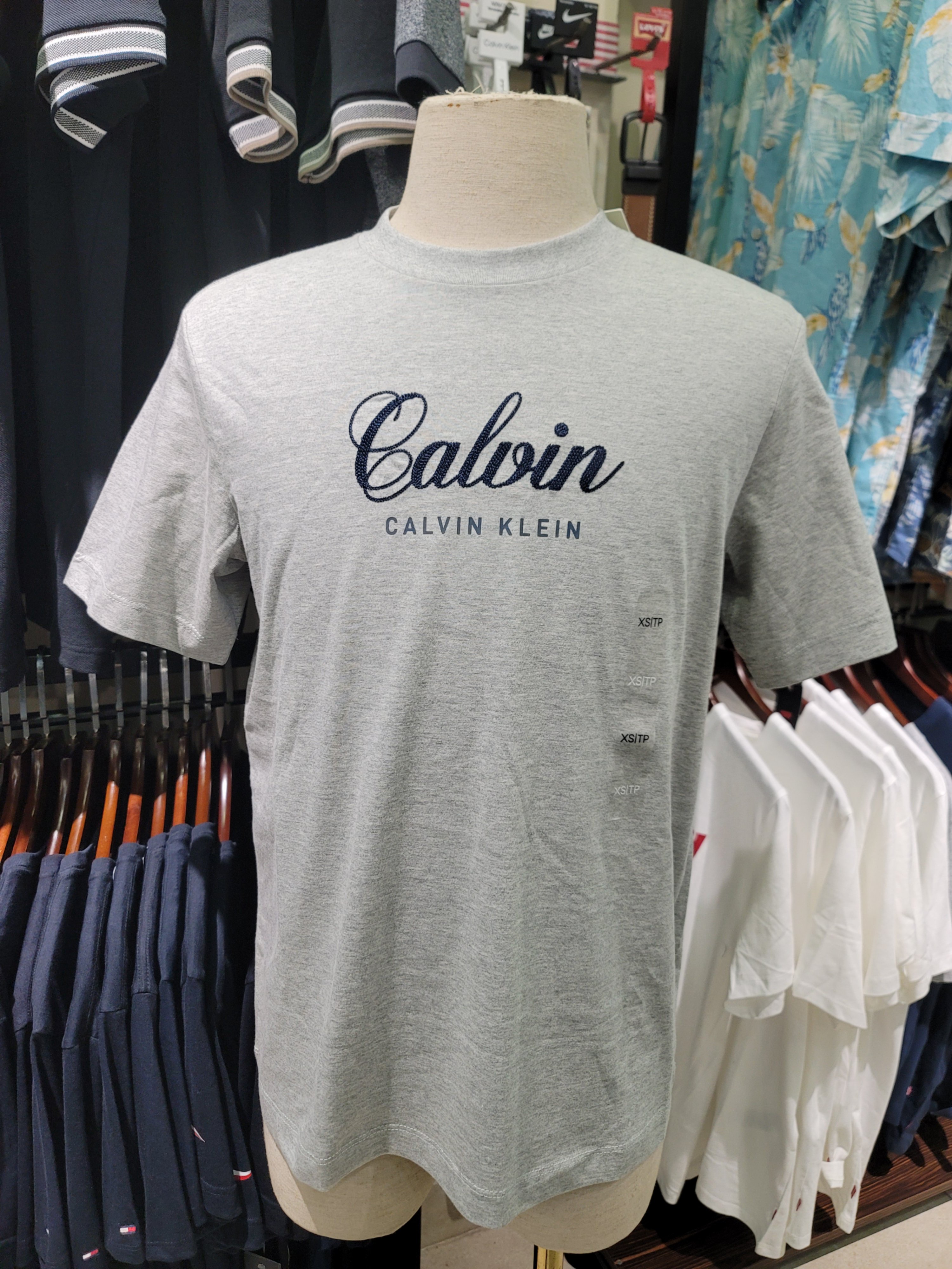Thun Calvin Klein ghi chữ Calvin đen thêu