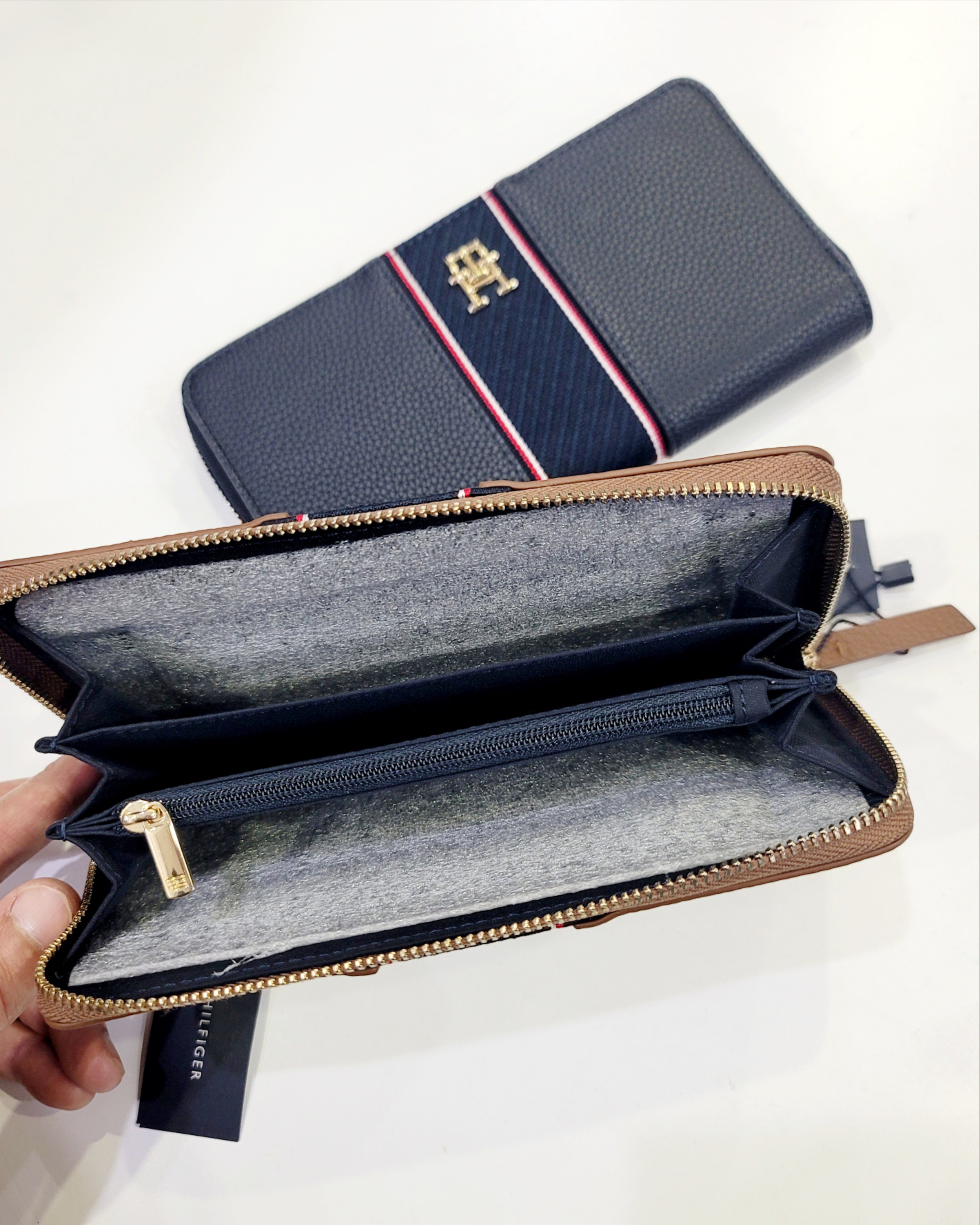 Ví Tommy Hilfiger nữ nâu