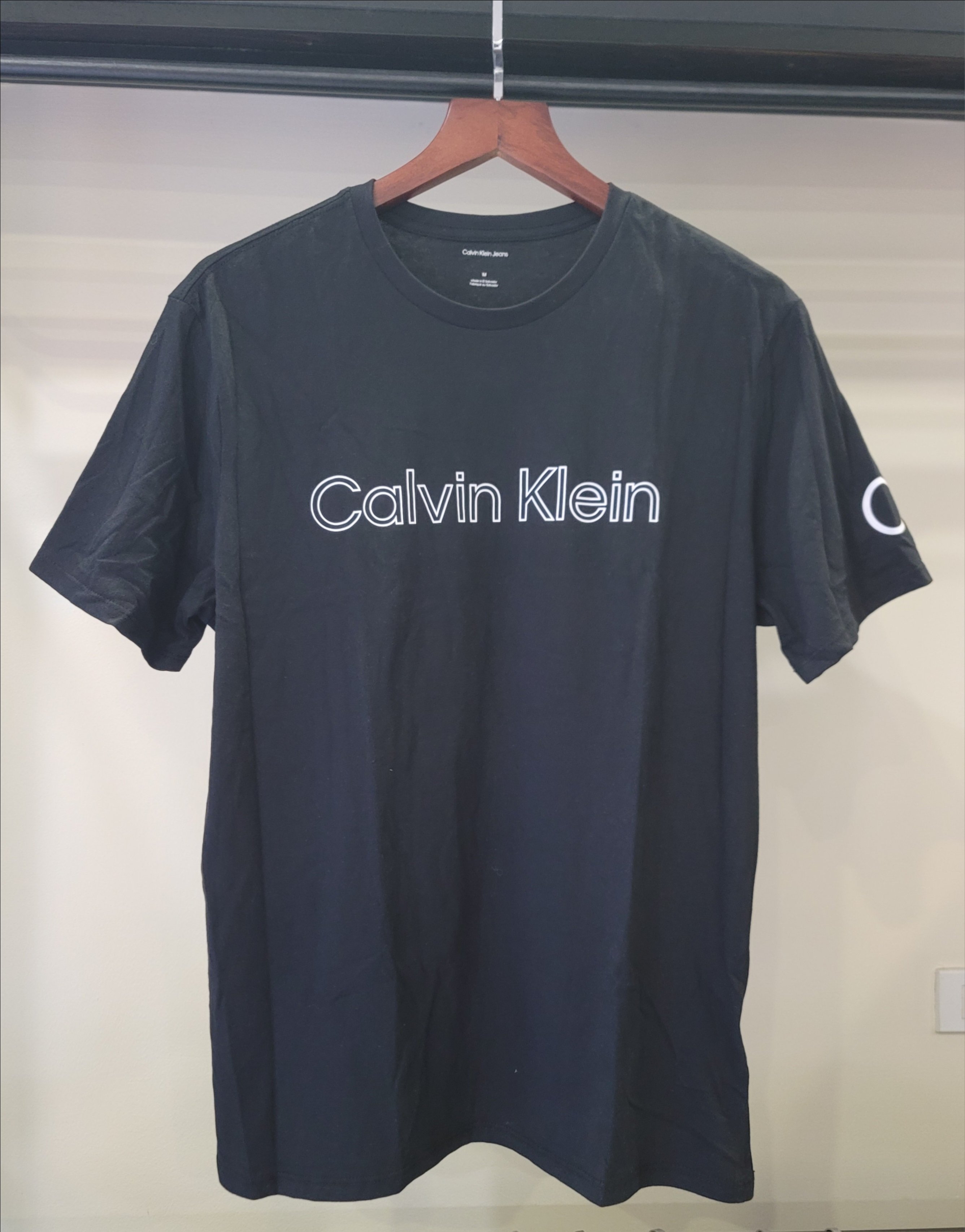 Thun Calvin Klein đen chữ khối
