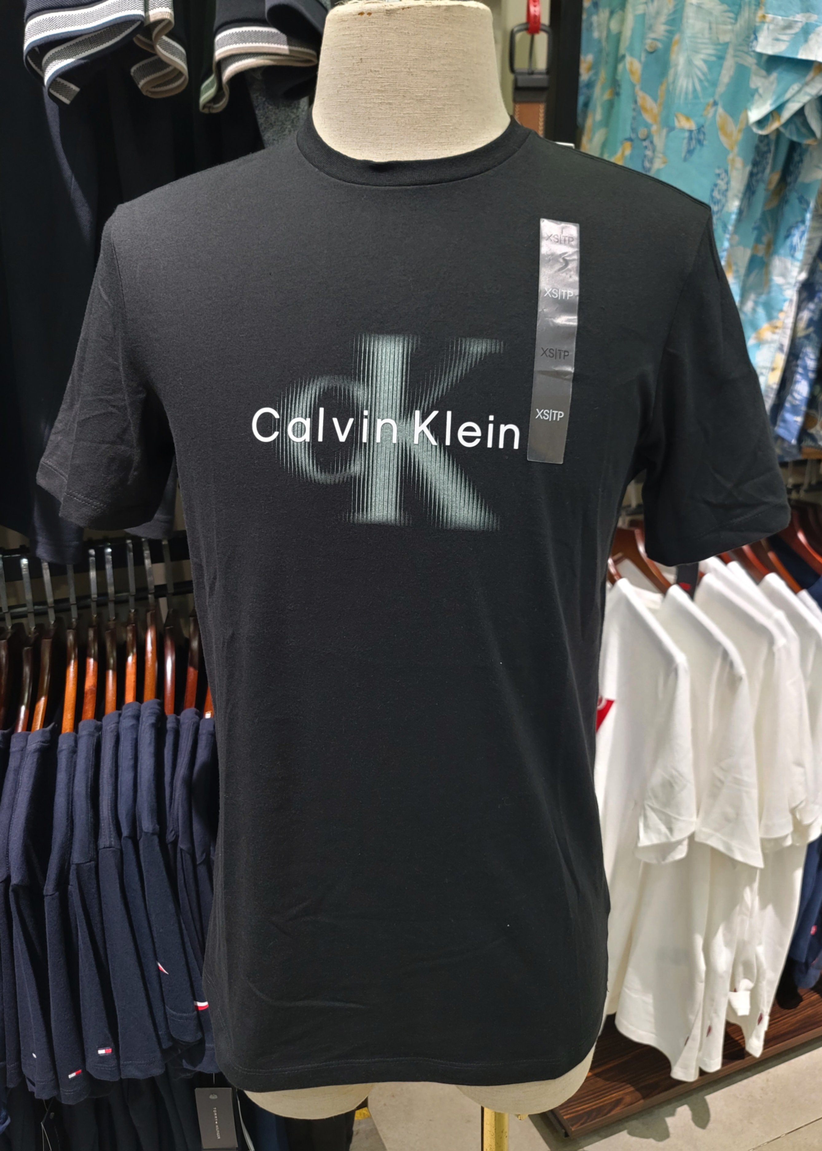 Thun Calvin Klein đen chữ CK xanh lá mờ