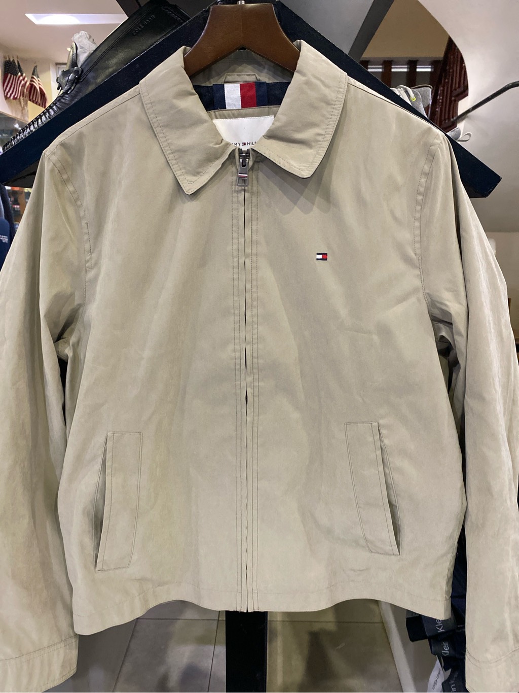 Khoác kaki tommy vàng lót lưới