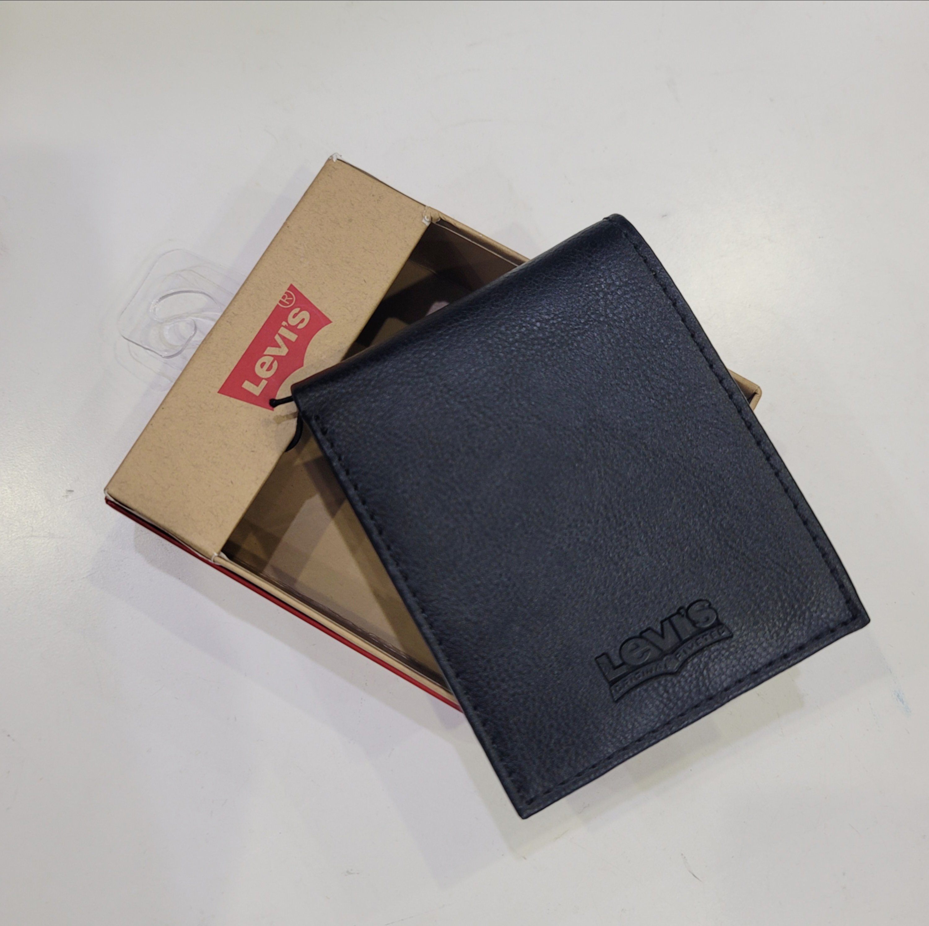 Ví Levi's đen sần logo Levi's