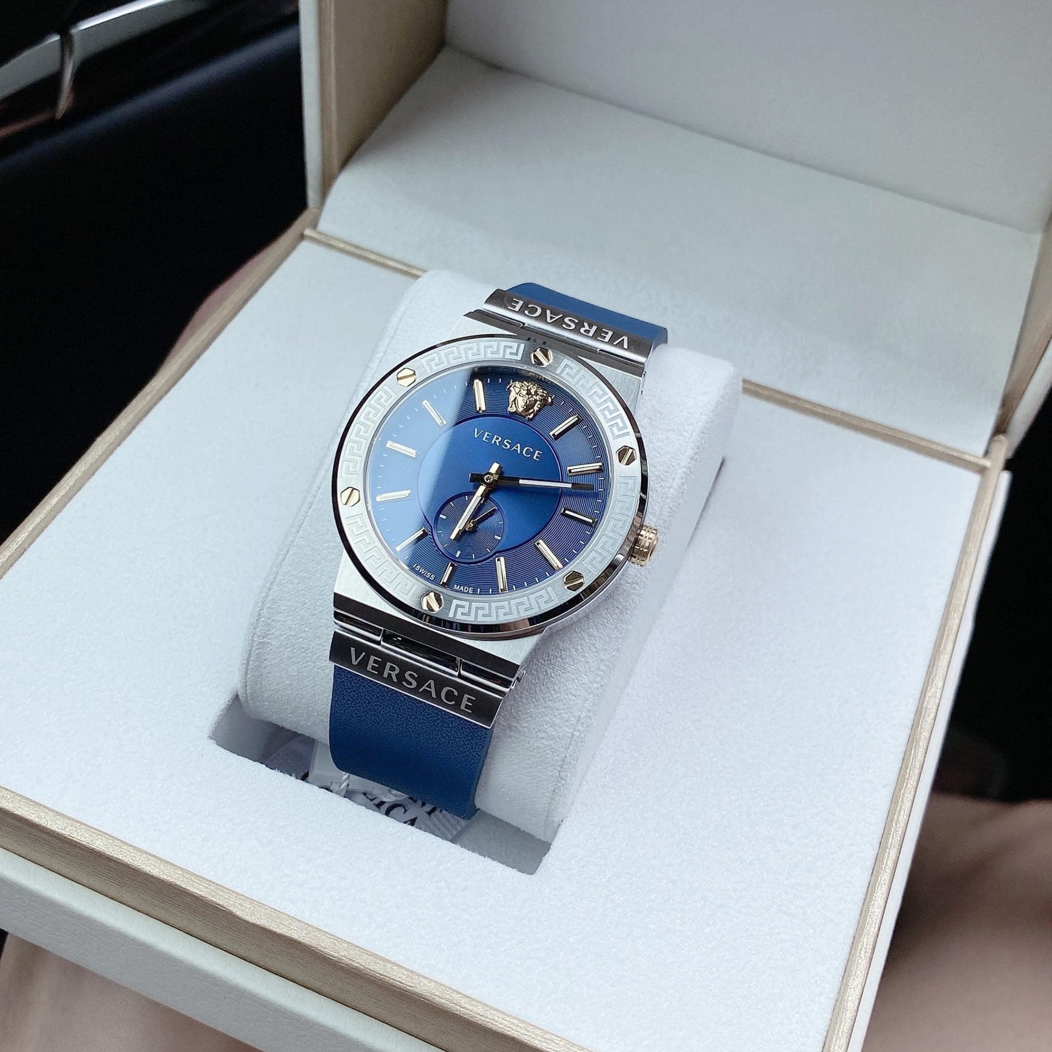 Đồng hồ nam Versace Greca Logo Quartz Blue Dial Men's Watch