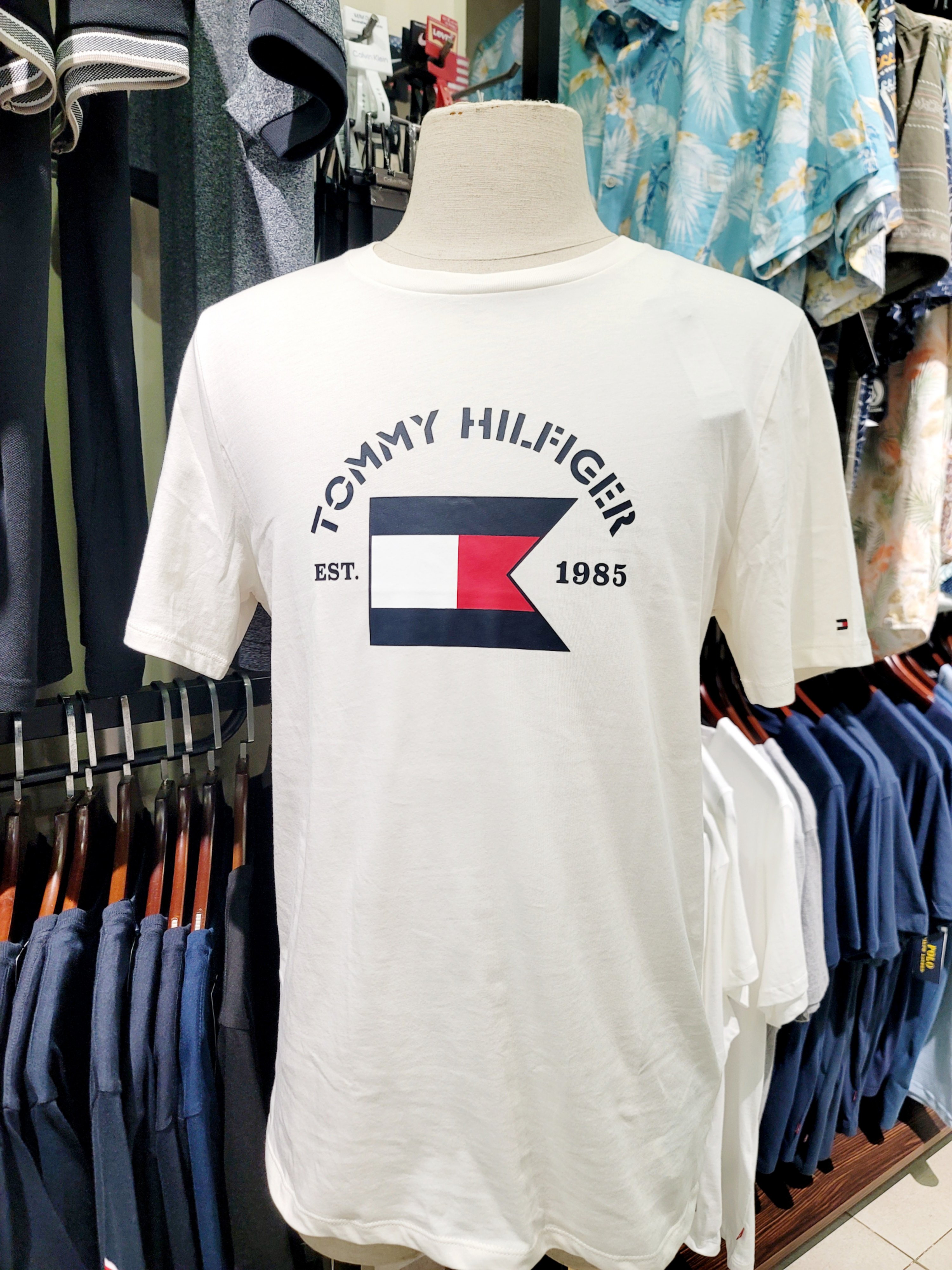 Thun Tommy trắng kem cờ Tommy