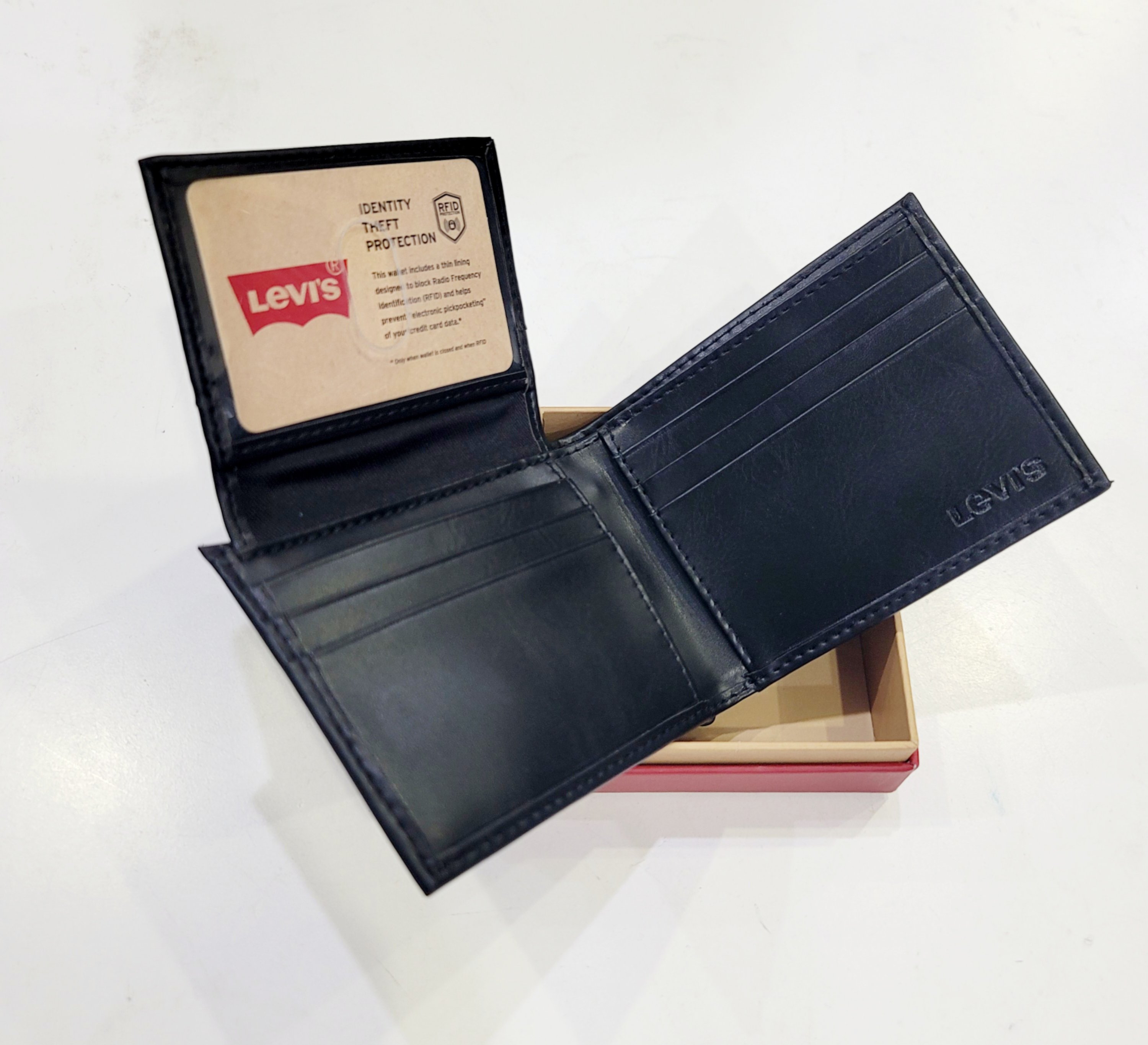 Ví Levi's đen trơn logo Levi's