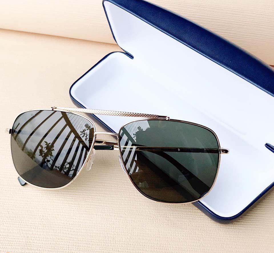 Kính Lacoste Polarized Men's Modern Pilot Sunglasses