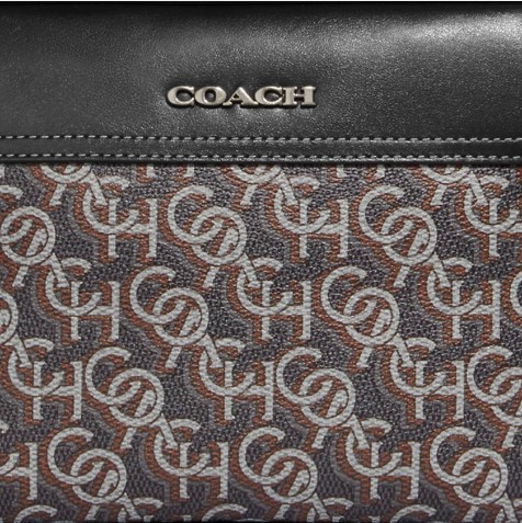 Túi Coach đen hoạ tiết chữ