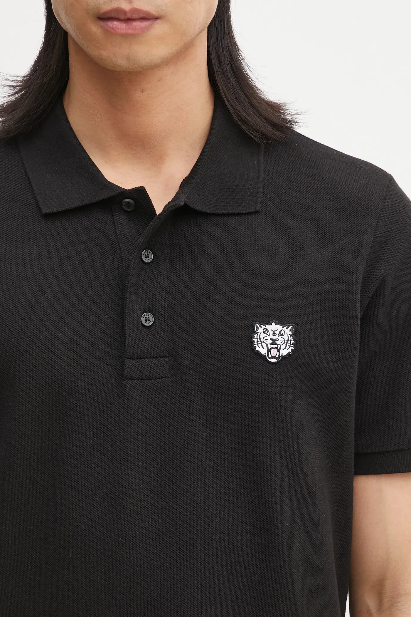 Polo kenzo đen hoạ tiết sư tử trắng