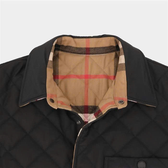 Khoác chần trám Burberry new ss26 - M