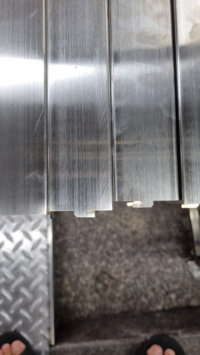 Đánh Bóng Inox Bị Xước, Bị Ố - hop inox van xuoc can canh