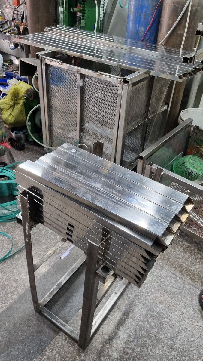 Hộp Inox 304 20x40 - hop 20x40 cat ke 45