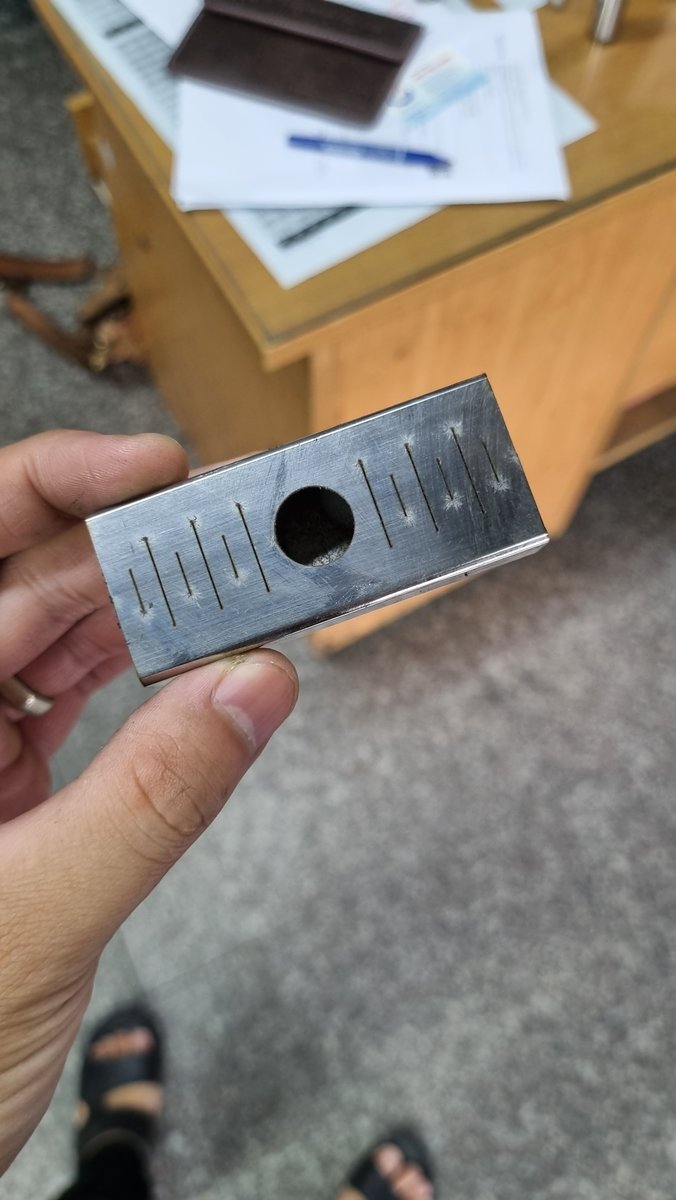Hộp Inox 304 40x80 - xe tai hop vuong supreme