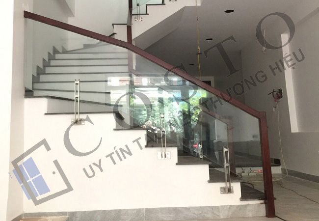 1010+ Mẫu Cầu Thang Kính Đẹp Được Lựa Chọn Nhiều Nhất