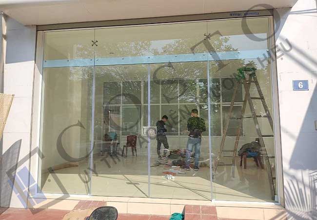 Cửa Kính Cường Lực Lùa: Giải Pháp Tiết Kiệm Không Gian