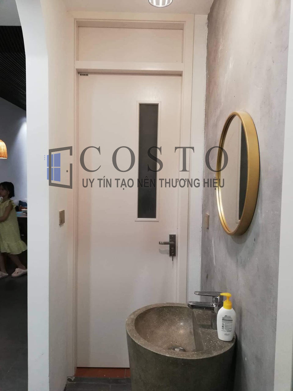 Cửa vệ sinh composite - Sự lựa chọn hoàn hảo cho nhà tắm của bạn