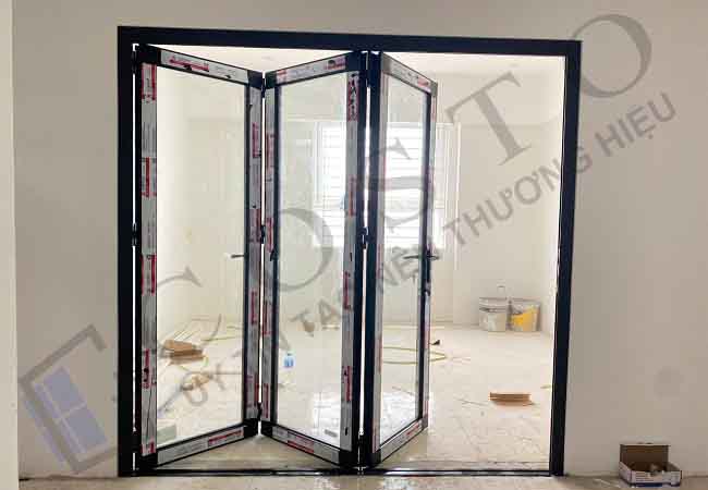 Cửa xếp trượt 3 cánh nhôm Xingfa cao cấp, tiết kiệm diện tích