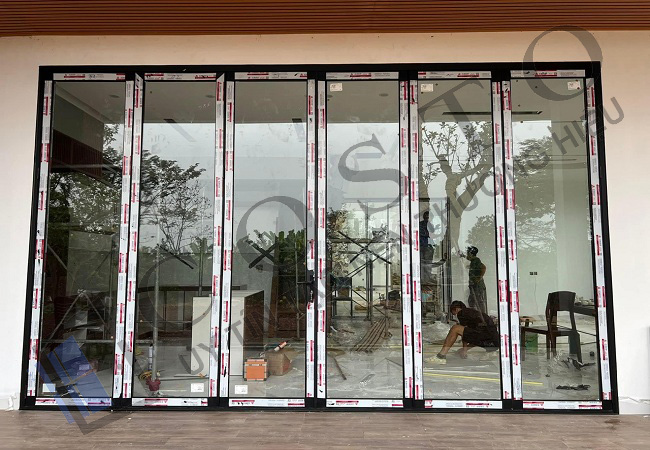 Cửa xếp trượt 6 cánh: Giải pháp không gian mở rộng