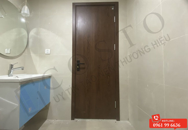 Giá cửa nhựa giả gỗ sang trọng cho phòng ngủ, WC, phòng thờ