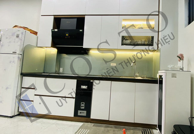 Tại sao giá kính ốp bếp mỗi đơn vị lại khác nhau?
