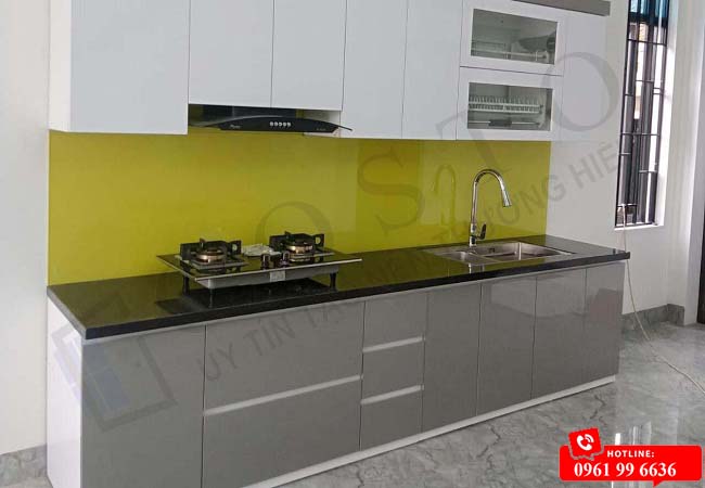 Kính màu ốp tường đẹp hiện đại, bền bỉ cho mọi không gian