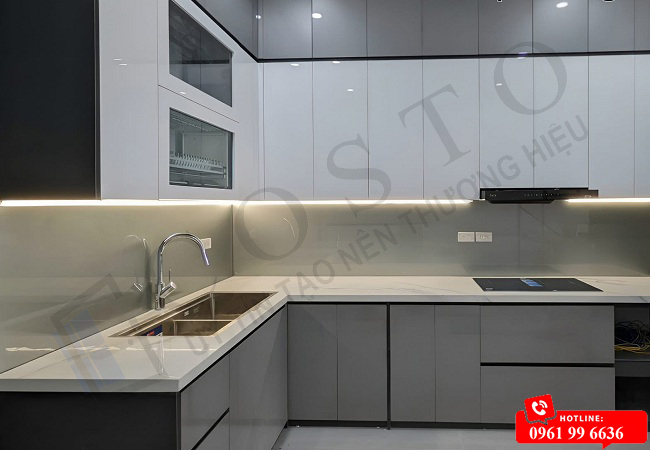 Tại sao giá kính ốp bếp chịu nhiệt mỗi nơi khác nhau?