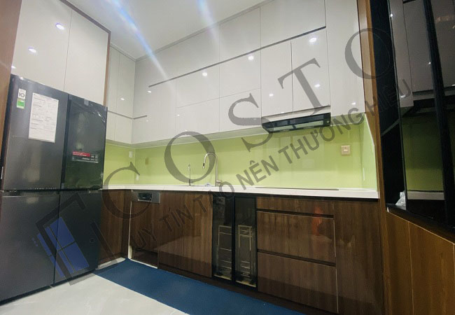 Lựa Chọn Kính Ốp Bếp Màu Kem Cho Nội Thất Tinh Tế