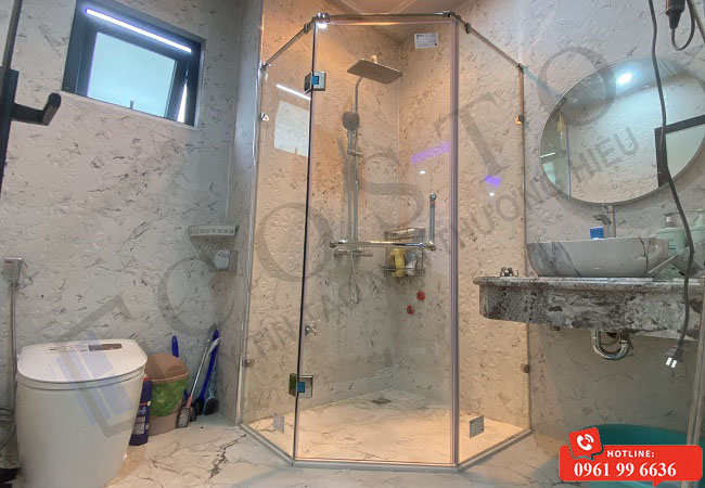 Phòng tắm kính cường lực giúp mở rộng không gian