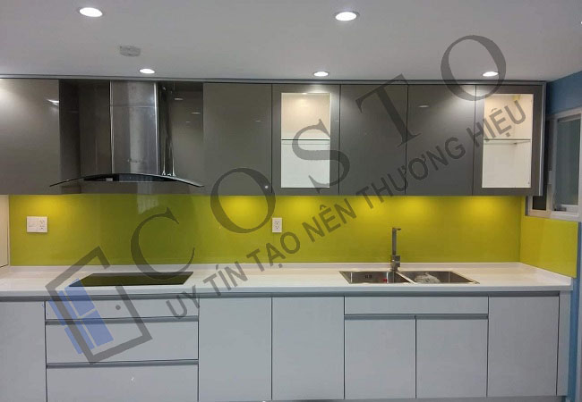 Thi công kính ốp bếp đẹp, chuẩn thẩm mỹ cho nhà bếp