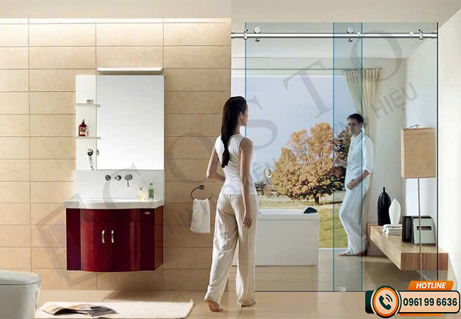 Vách kính phòng tắm cửa lùa giúp tối ưu diện tích thế nào?