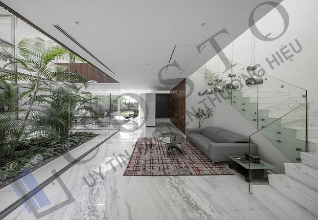 Một số ưu điểm về vách ngăn kính cường lực phòng khách