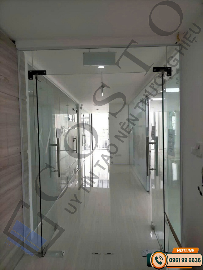 giá kính cường lực tại Hà Nội