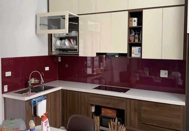 Giá kính ốp bếp