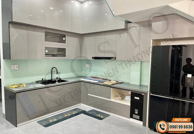 kính ốp bếp chịu nhiệt 