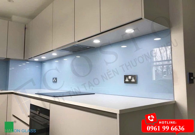  kính ốp bếp màu 