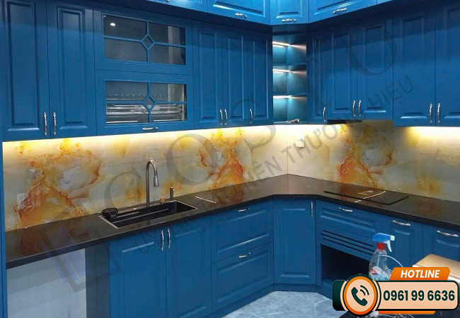 Màu kính ốp bếp 3D đẹp