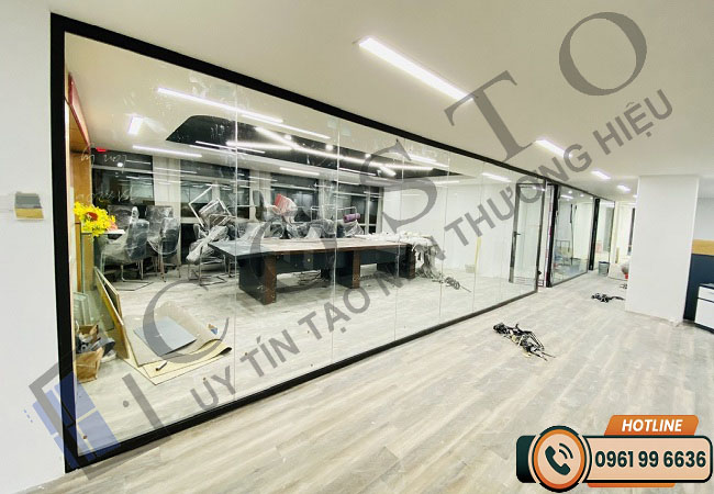 Vách kính cường lực