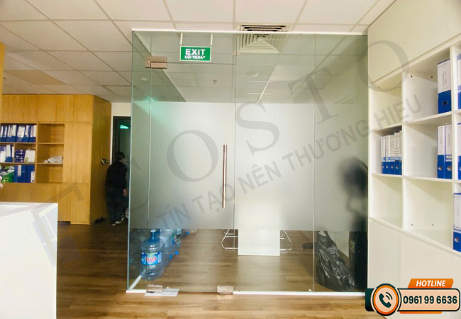 vách kính cường lực 